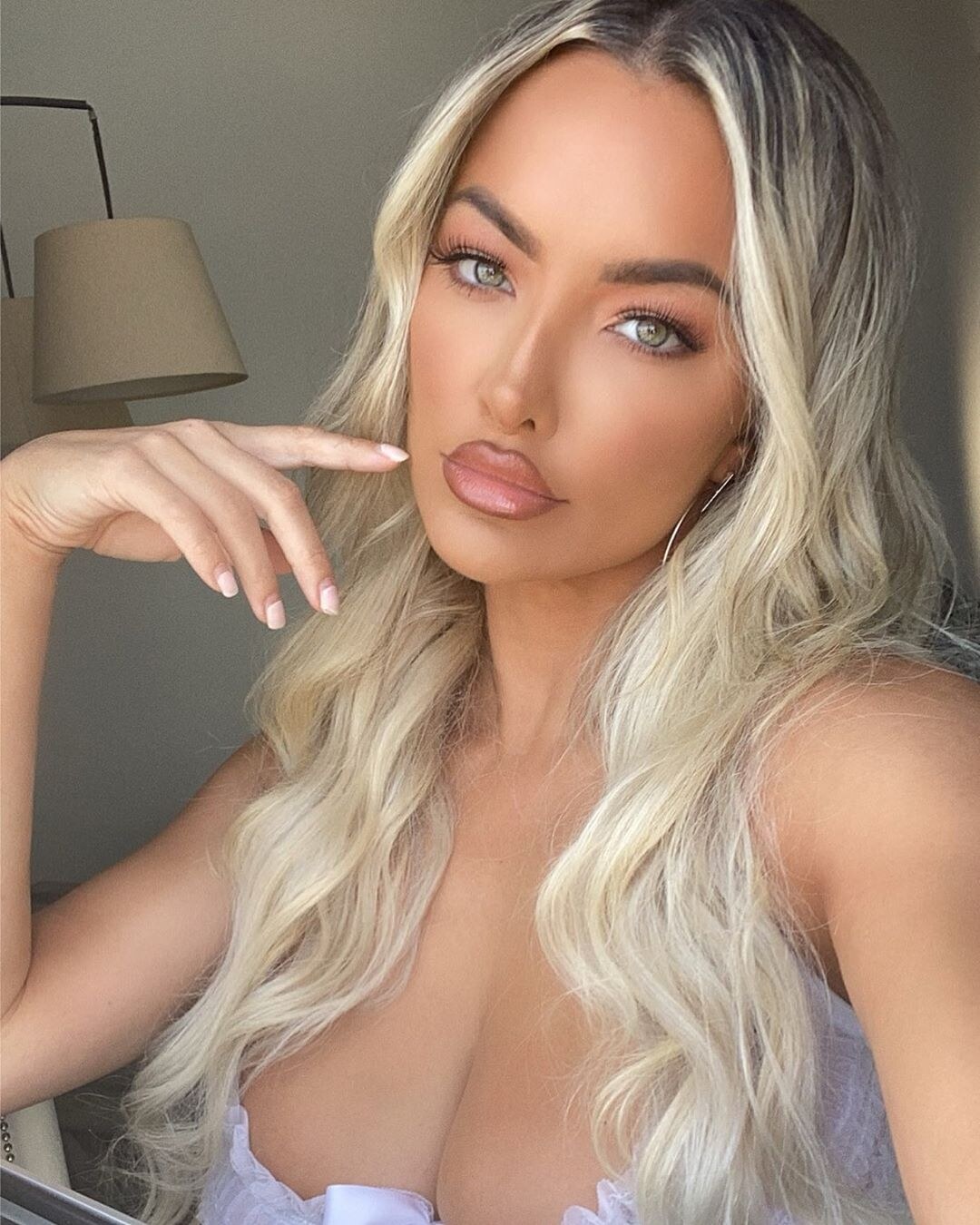 Lindsey Pelas Photo #587