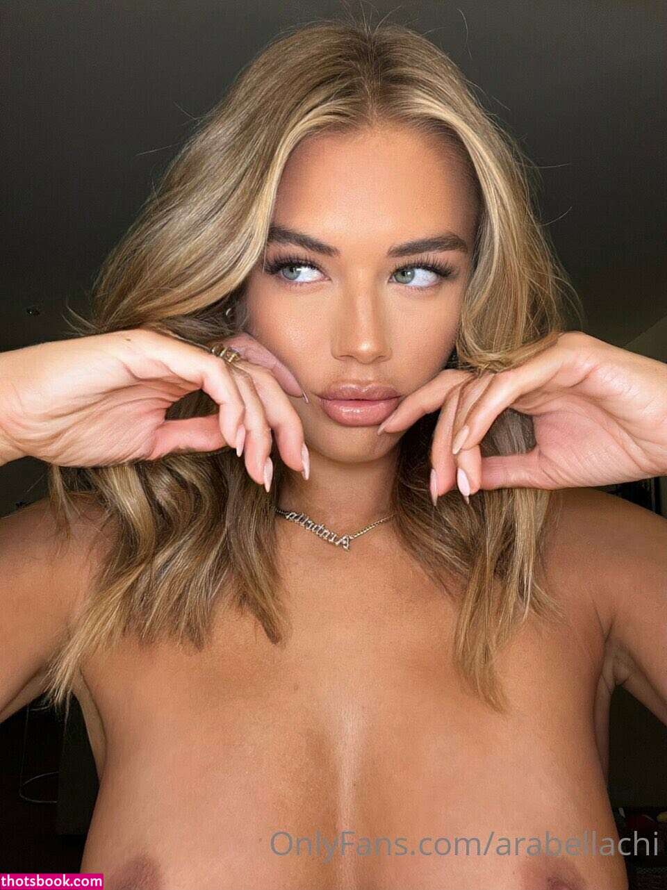 Arabella Chi Photo #35