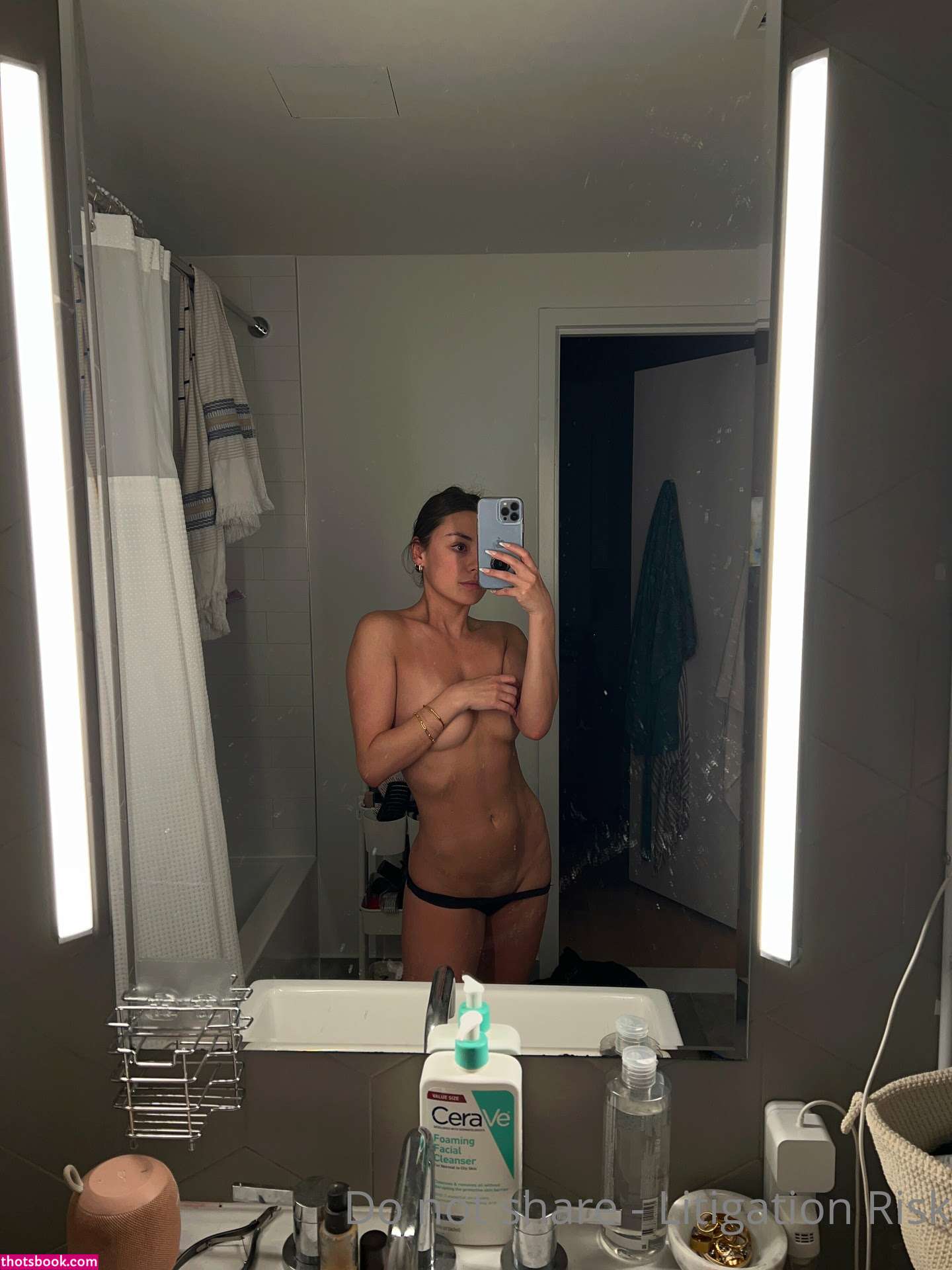 Yana Demeester Photo #33