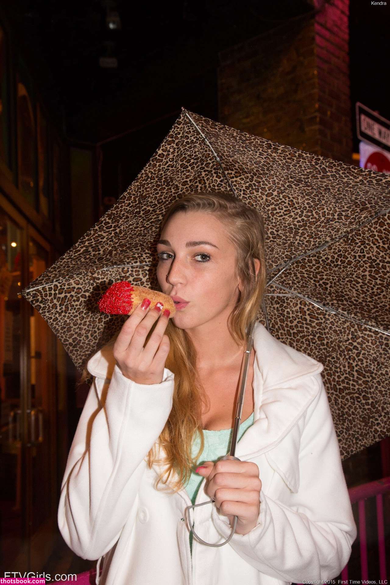 Kendra Sunderland Photo #295