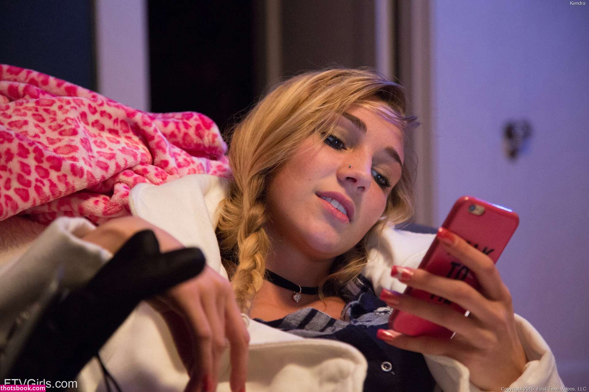 Kendra Sunderland Photo #310