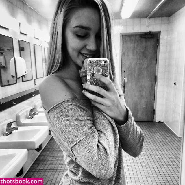 Kendra Sunderland Photo #323