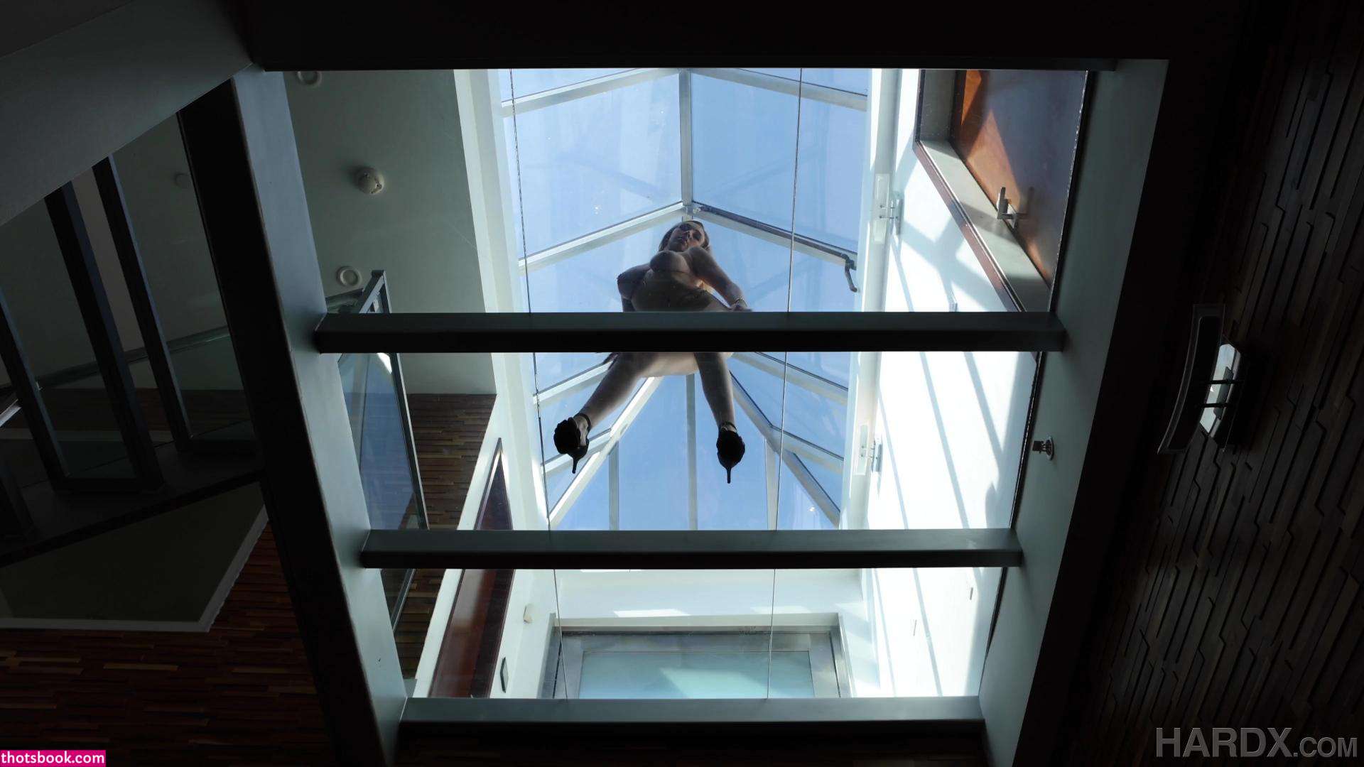 Kendra Sunderland Photo #497