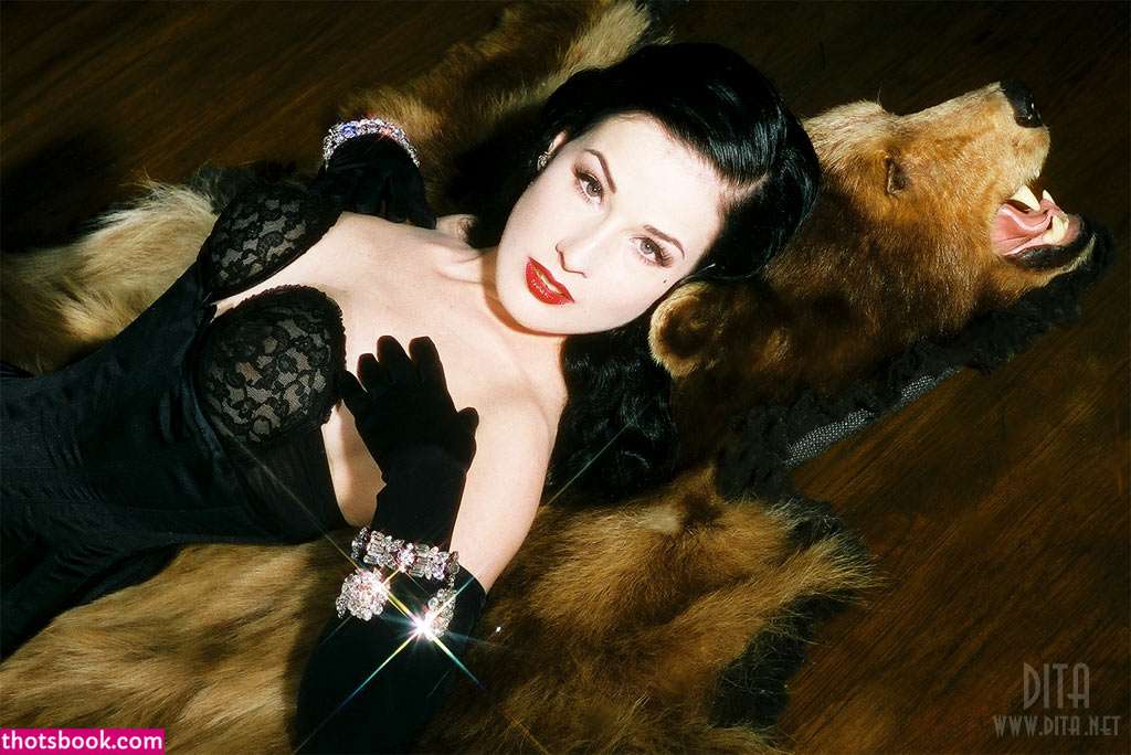 Dita Von Teese Photo #85