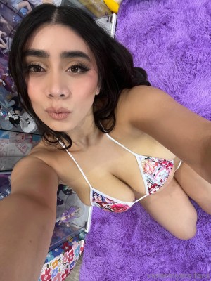 Violet Myers Photo #360