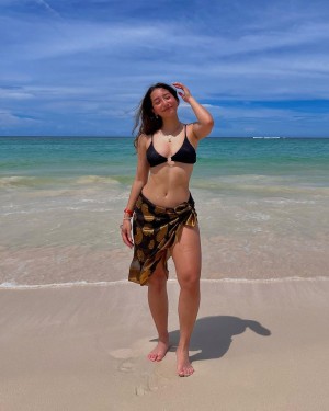 Sabrina Pezeshkian Photo #6