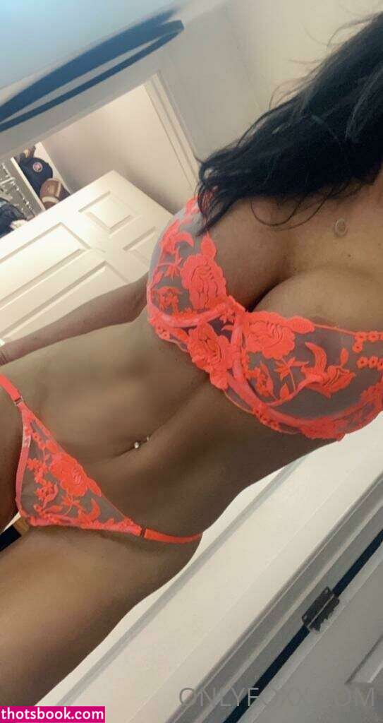 Reagan Foxx Photo #5