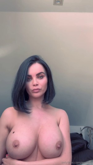 Emma Glover Photo #5