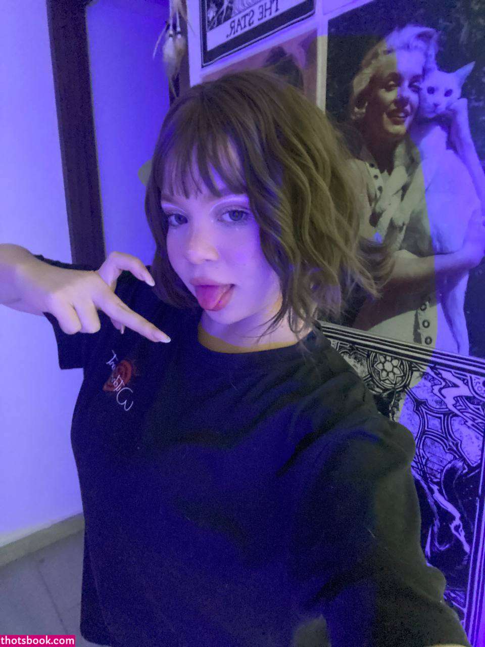 Olivia Elfie Photo #4