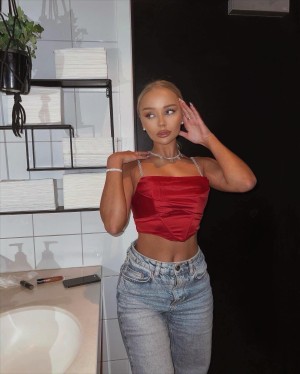 Lisa Pedersen Photo #21