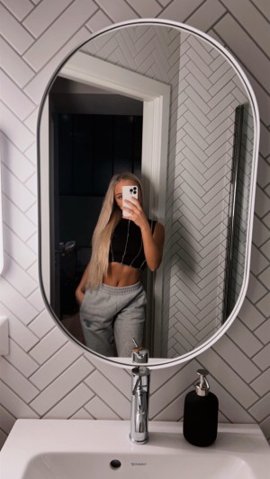 Lisa Pedersen Photo #32