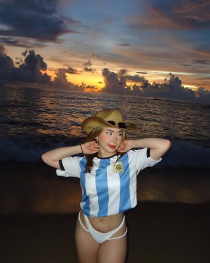 Karen Torres Photo #6