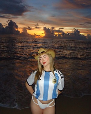 Karen Torres Photo #7