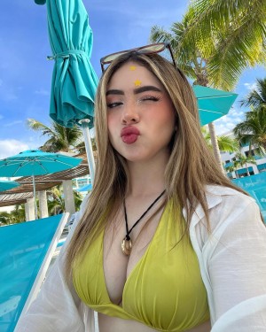 Karen Torres Photo #17