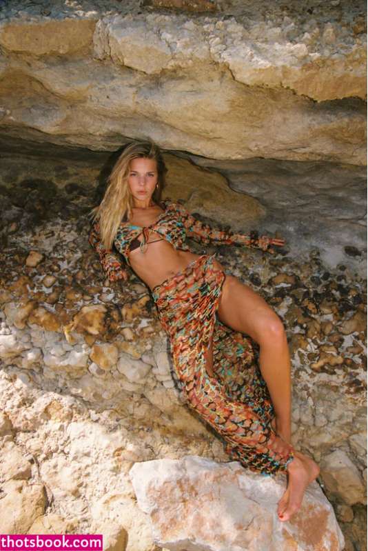 Noemie Neuens Photo #36