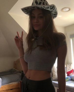 Ella Ballentine Photo #4