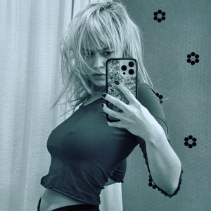 Ella Ballentine Photo #11