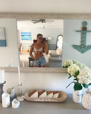 Sarah Abbott Photo #14