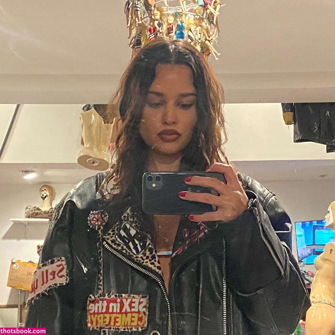 Tommy Genesis Photo #1