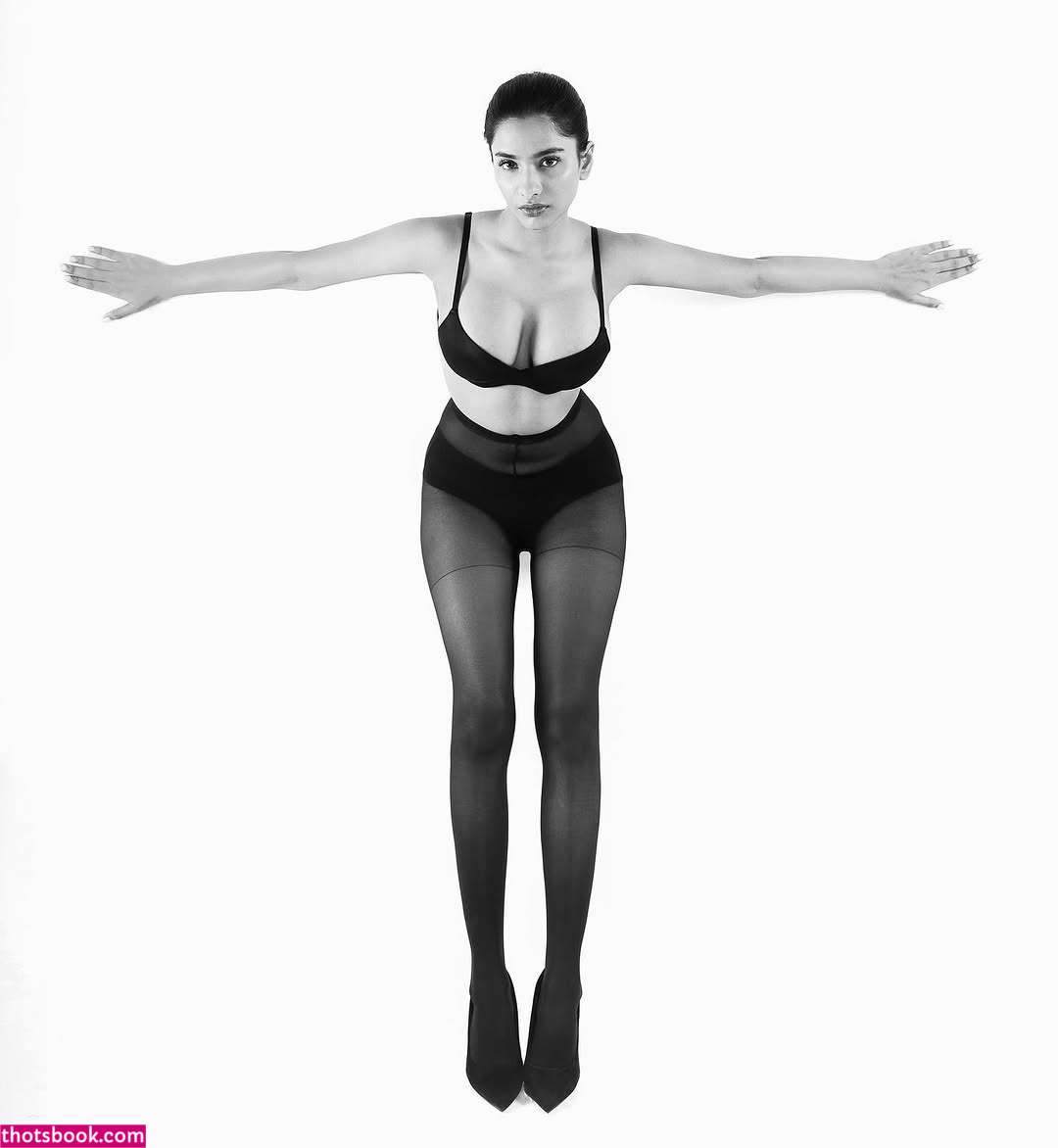 Aurora Sinclair Photo #27