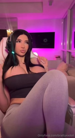 brattyxxdoll Photo #35