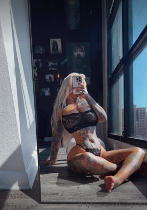 Screamqueen68 Photo #50