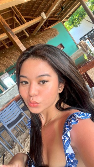 Izel Palacio Photo #10