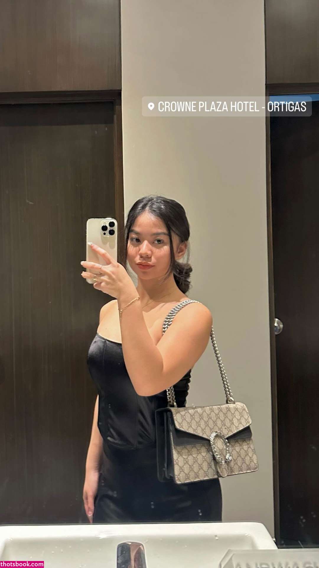 Izel Palacio Photo #39