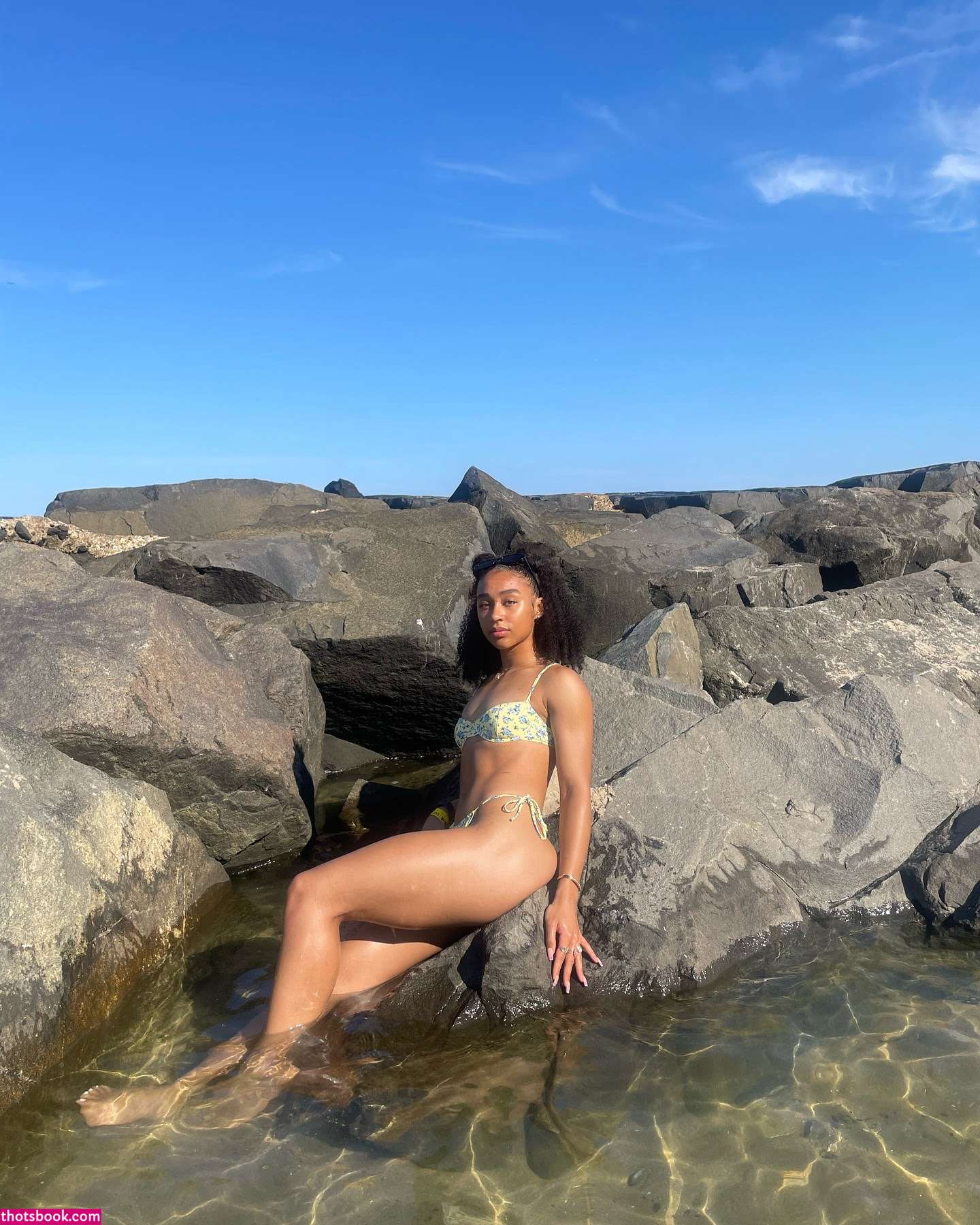 Ayri Renee Photo #9