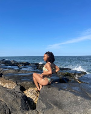 Ayri Renee Photo #4