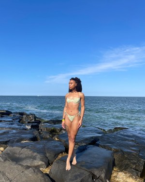 Ayri Renee Photo #8