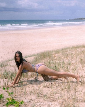 Chloe Campbell Photo #13