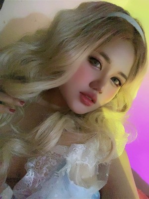 Charlotte Linlin Photo #10