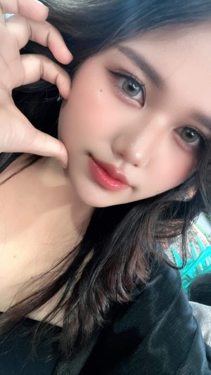 Charlotte Linlin Photo #13