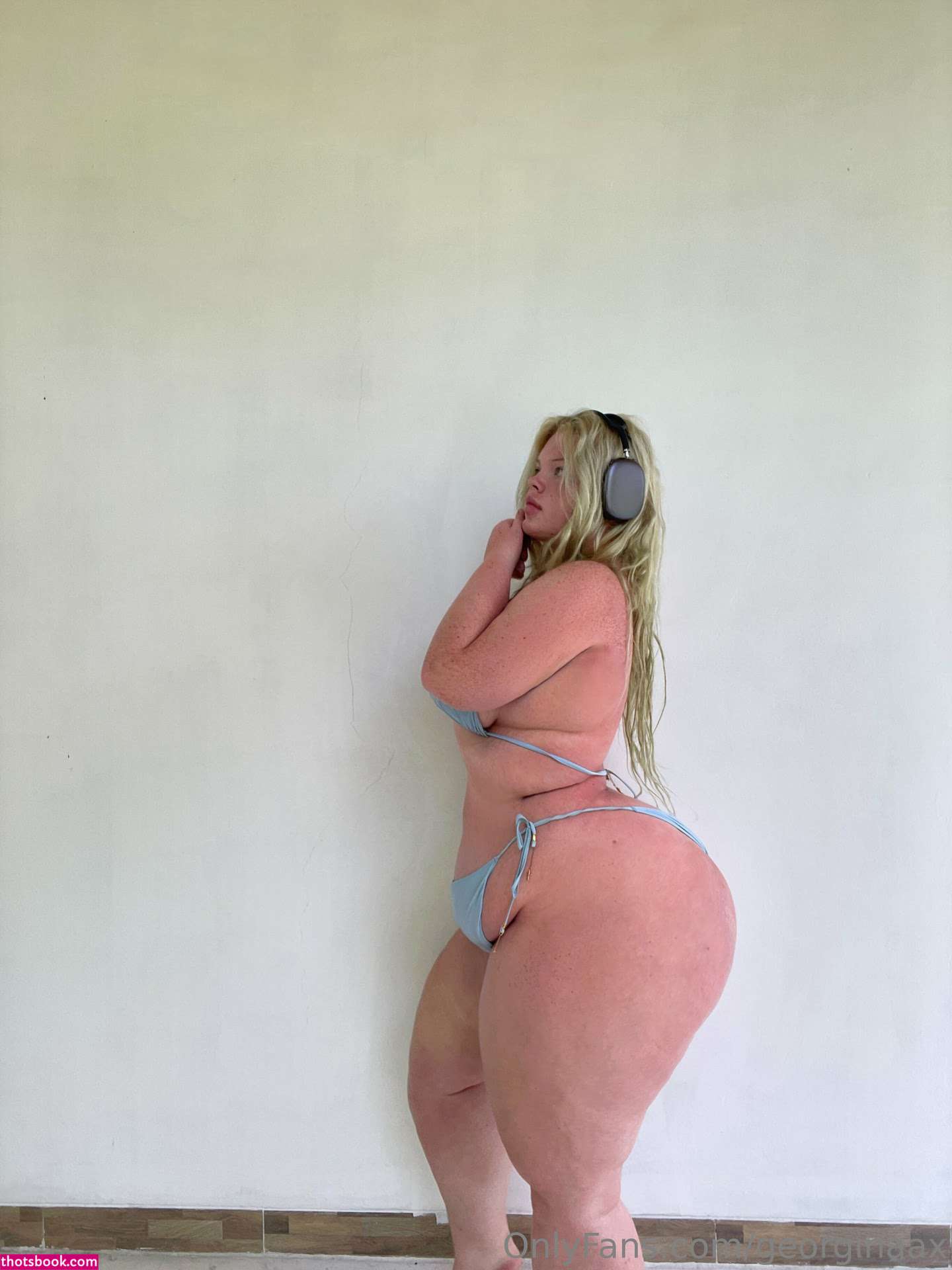 Georgina London Photo #6