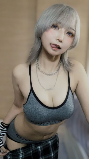 Yomicos0909 Photo #4