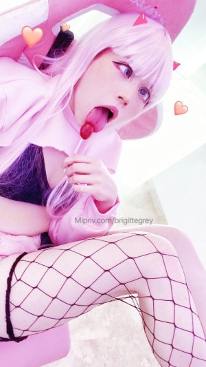 Brigitte Grey Photo #12