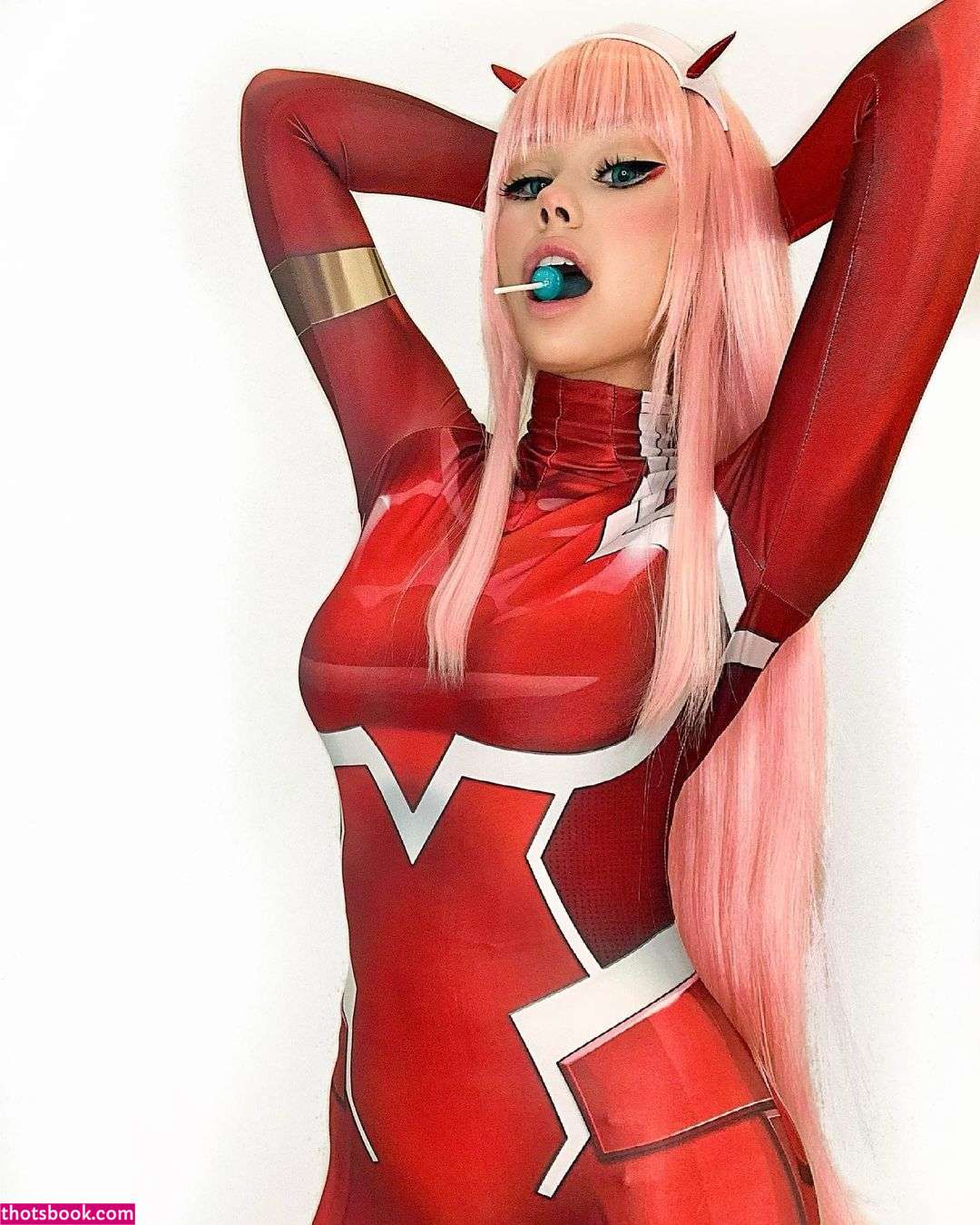 Nikki Barlowe Photo #8