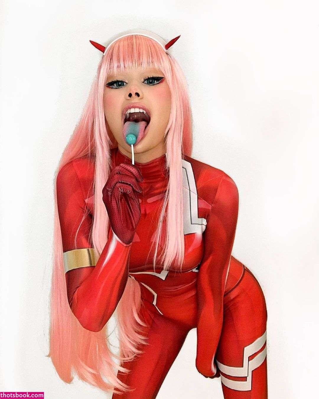 Nikki Barlowe Photo #13