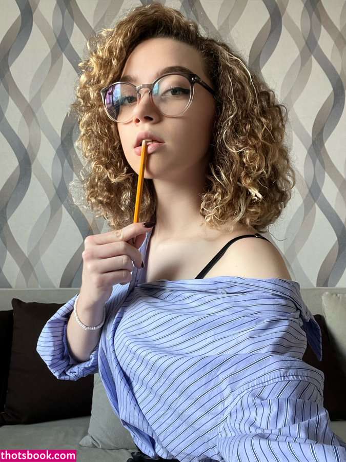 evacurlysue Photo #15