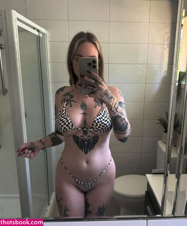 Goth Queen Photo #1