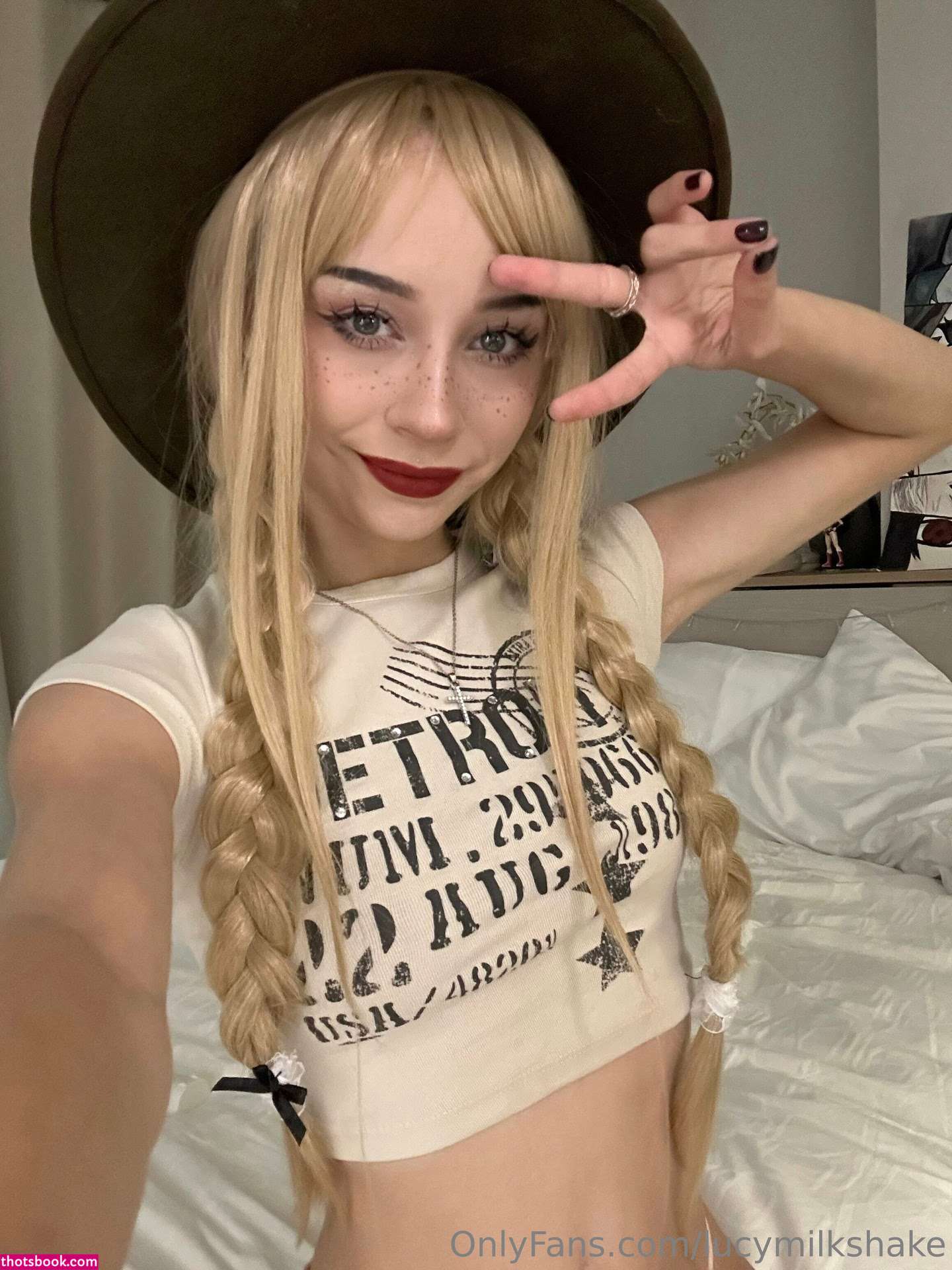 Lucy Milkshake Photo #9