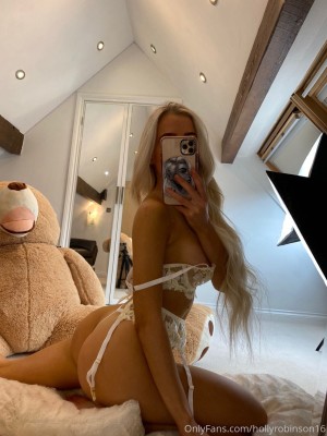 hollyrobinson16 Photo #55