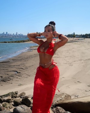 Thu Pham Photo #10