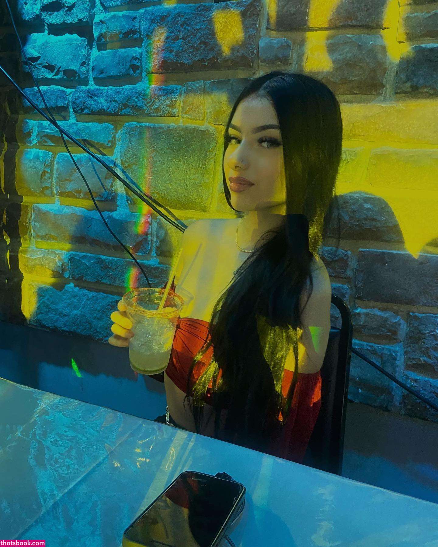 Leslie Emma Photo #4