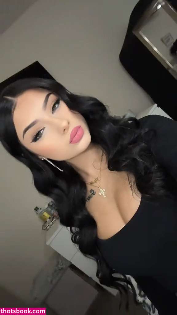 Leslie Emma Photo #7