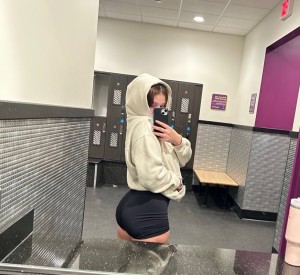 Leslie Emma Photo #15