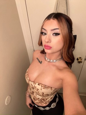 Leslie Emma Photo #30