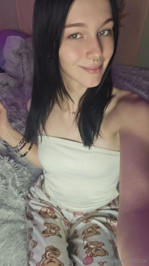 Brianna Official Photo #2