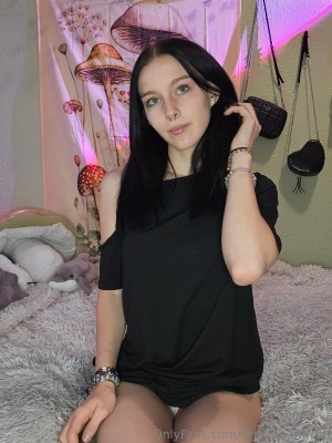 Brianna Official Photo #26